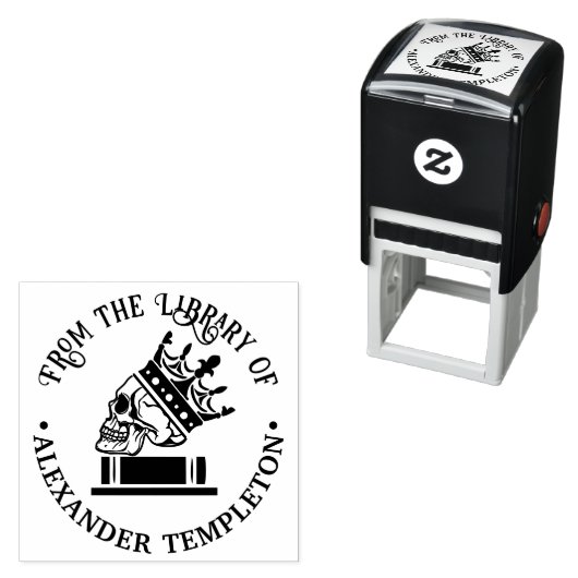 Gotische gekroonde schedel op boek Bibliotheeknaam Zelfinktende Stempel (In situ)