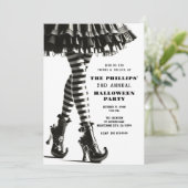 Gotische heks gestreepte benen zwart wit Halloween Kaart (Staand voorkant)