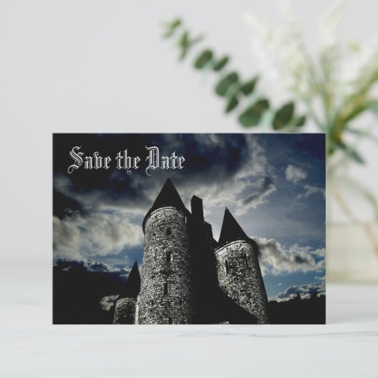 Gotische kasteel scène Save the Date Kaart (Staand voorkant)