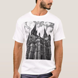 Gotische kathedraal - een majestueus houtskoolmees t-shirt