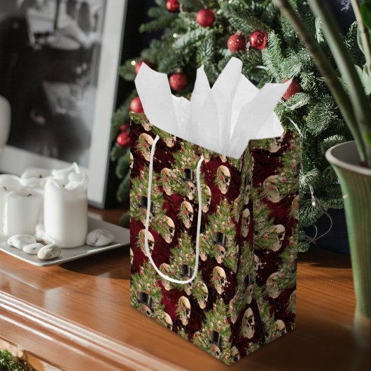 Gotische kerstboom schedels en rode lichten medium cadeauzakje