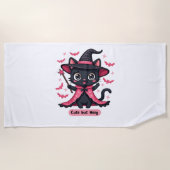 Gotische kitten in roze - lief, maar betoverd Over Strandlaken (Voorkant)