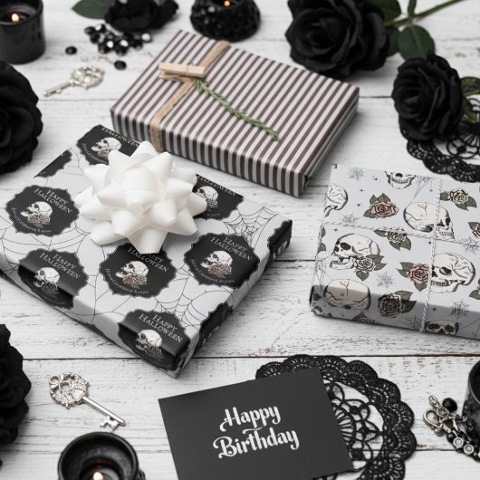 Gotische lichtgrijze schedels en strepen Halloween Inpakpapier Vel