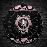 Gotische Liefde | Roze en Zwart Skelet Hart Bloeme Dartbord<br><div class="desc">#Gothicart Girly roze en zwarte jaren 90 gothic in een naadloos patroon van skelet borstholte met menselijk hart begrensd door vrouwelijke rozen geïnspireerd door Halloween en Mexican Day of the Dead (dia de los muertos). Het hedendaagse mixed medium design voegt de perfecte pop van kleur en persoonlijke stijl toe. Ga...</div>