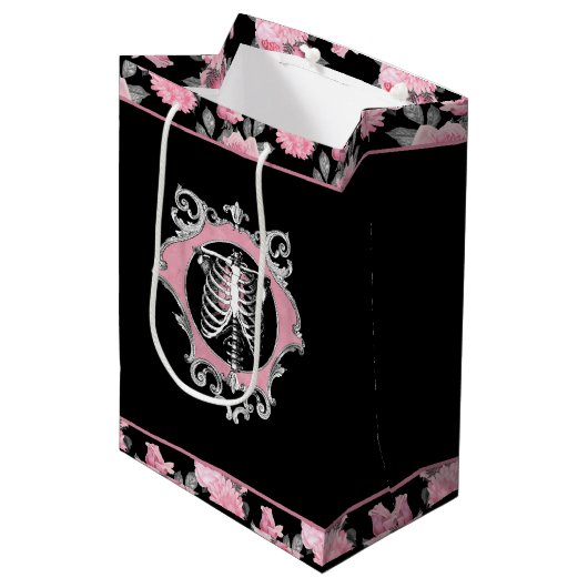 Gotische Liefde | Roze en Zwart Skelet Hart Bloeme Medium Cadeauzakje (Voorkant Gekanteld)