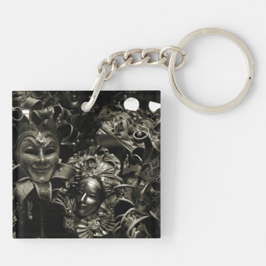 Gotische Maskers Zwarte en Witte Sleutelhanger (Achterkant)
