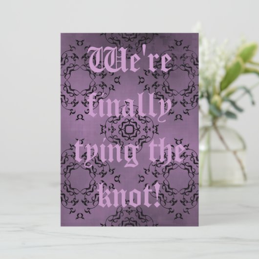 Gotische middeleeuwse paarse bruiloft kaart (Staand voorkant)