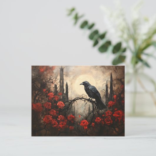 Gotische raaf met donkerrode rozen briefkaart (Staand voorkant)