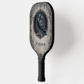 Gotische raaf met naam pickleball paddle (Links)