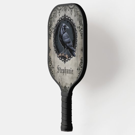Gotische raaf met naam pickleball paddle (Links)
