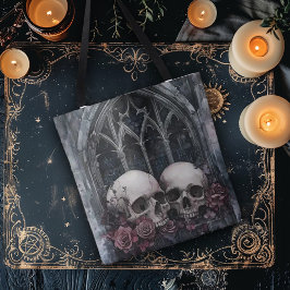 Gotische ramen en schedels tote bag