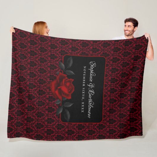 Gotische Rode Damast Roos Huwelijk Fleece Deken (In situ)