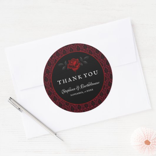 Gotische rode damasten roos bruiloft ronde sticker (Envelop)