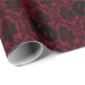 Gotische Rood Zwarte Damast Monogram Cadeaupapier (Rol Hoek)
