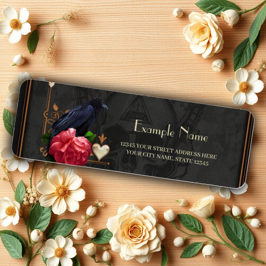 Gotische schedel en raaf. etiket