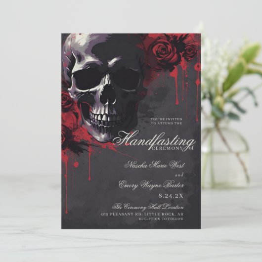 Gotische schedel en rode rozen Halloween handvaste Kaart (Staand voorkant)