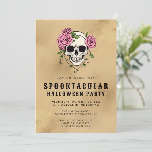 Gotische schedel en Rozen | Halloweenfeest Kaart (Staand voorkant)