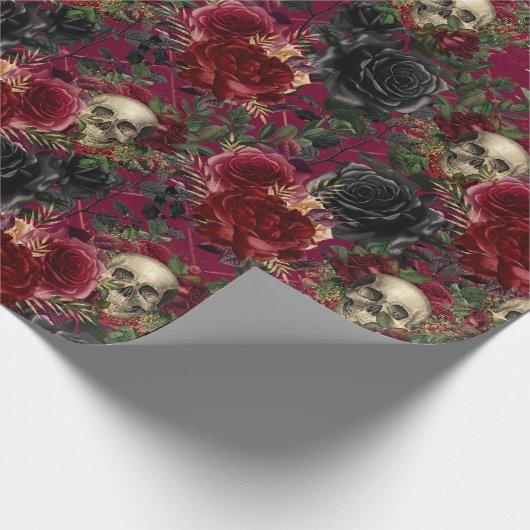  Gotische Schedel en Rozen Rood en Zwart Cadeaupapier (Hoek)