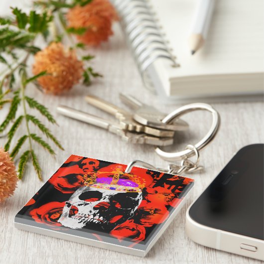 Gotische schedel rode rozen sleutelhanger (Voorkant Rechts)