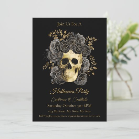 Gotische schedel Zwart & Goud Rozen Halloween Part Kaart (Staand voorkant)