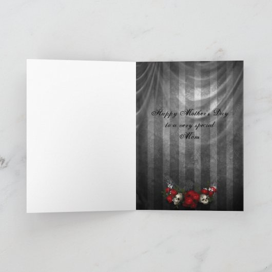  Gotische schedels en Rozen Moederdag Kaart (Binnen)