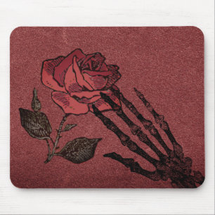 Gotische skelet hand en roos bordeauxrood muismat