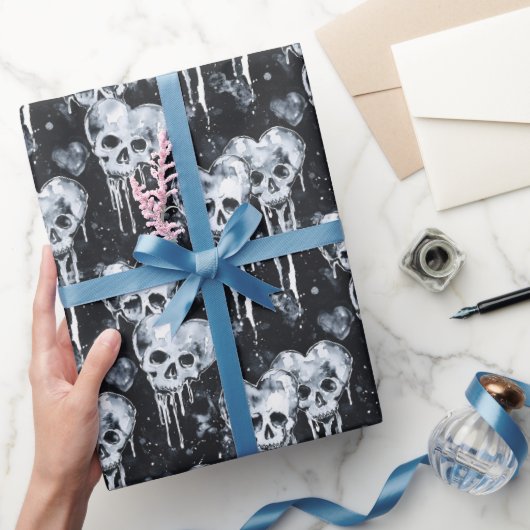 Gotische Spooky Skulls met Harten Cadeaupapier (Geschenken)