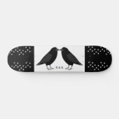 Gotische trouwkus raven met eigen monogram persoonlijk skateboard (Horizontaal)