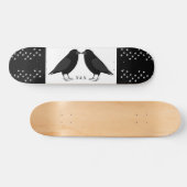 Gotische trouwkus raven met eigen monogram persoonlijk skateboard (Horizontaal)