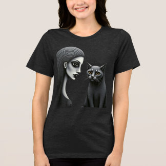 Gotische vrouw en kat Donkere monochroom fijnkunst Tri-Blend Shirt