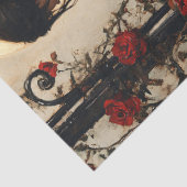 Gotische vrouw in zwarte jurk tussen rode rozen tissuepapier (Detail)