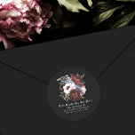 Gotische Waterverf Raven Floral Wedding Ronde Sticker<br><div class="desc">Vier uw speciale dag met deze gotische Waterverf Raven Floral Wedding ontwerp. Dit ontwerp is voorzien van een waterverf afbeelding van een raaf op een boeket.</div>