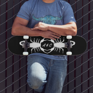 Gotische witte bruiloft Schorpioenen Custom Monogr Persoonlijk Skateboard