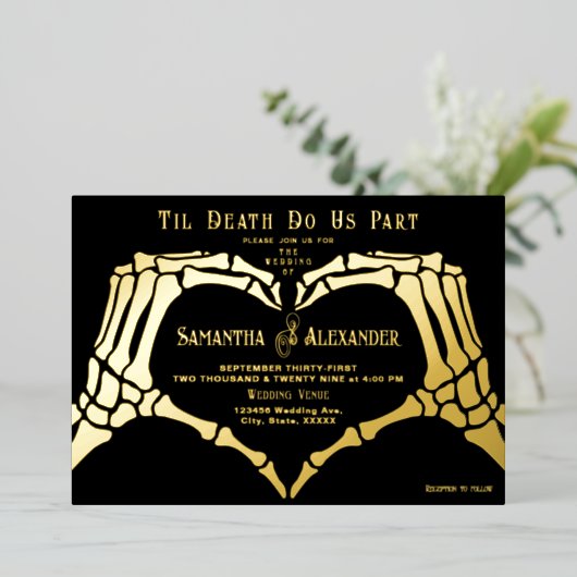Gotische zwarte bruiloft skelet handen tot de dood folie uitnodiging (Staand Voorkant)