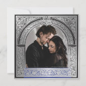 Gotische Zwarte Zilver Middeleeuwse Foto Bruiloft Save The Date (Achterkant)