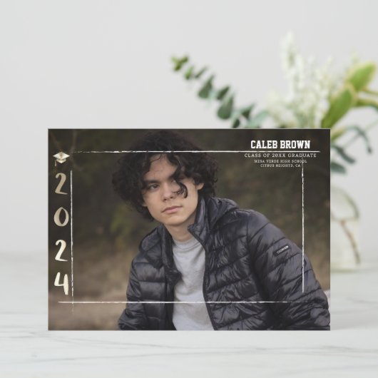 Goud 2024 Afstudeerfoto aankondiging afstuderen (Staand voorkant)