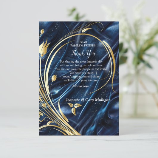 Goud abstract bloemetjes op Simmery Blue Silk RSVP Kaartje (Staand voorkant)