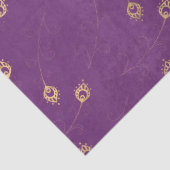 Goud Abstract oog van Peacock Feathers op Paars Tissuepapier (Detail)