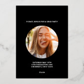 Goud Afstuderen Moderne Fotocollage Folie Uitnodiging (Achterkant)