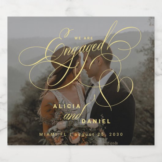 Goud betrokken script aangepaste foto verlovingsfe sparkling wijnetiket (Enkel label)