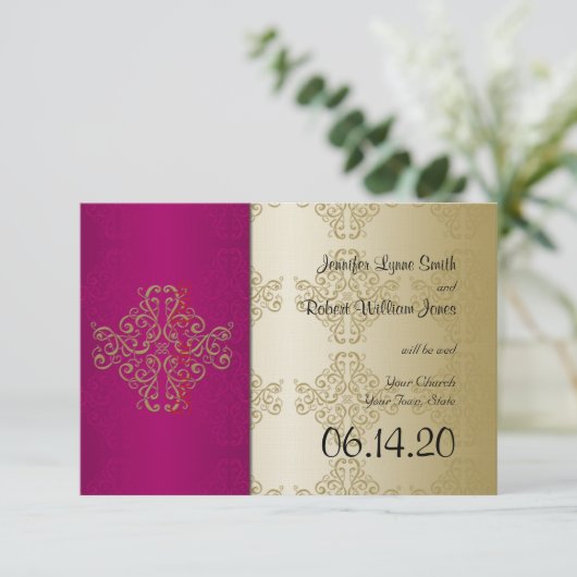 Goud Bordeaux Damask Posh Bruiloft Save the Date (Staand voorkant)