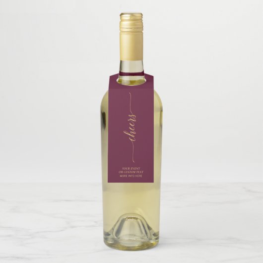 Goud & Bourgondië Rood Elegant Script Proost Feest Flessenhanger (Op fles)