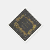 Goud dennenappel met een grijze kerstbruiloft servet (Hoek)