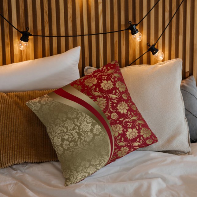 Goud & Diep Rood Bloemen Damast Modern Ontwerp Buitenkussen (Creator heeft geüpload)