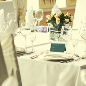 Goud Elegant Script en foto | Groene bruiloft Plaatskaartje