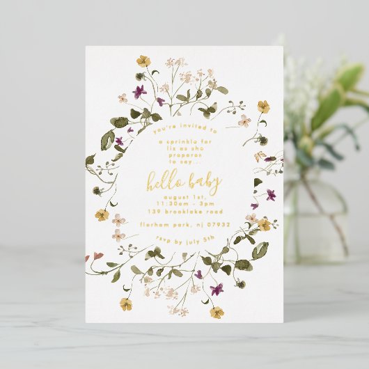 Goud Elegant Wildflower Pampas Floral Baby shower Folie Uitnodiging (Staand Voorkant)