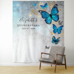 Goud en blauw Butterfly-fotoachtergrond tapijten Wandkleed<br><div class="desc">Creëer uw eigen tapisserieën voor gepersonaliseerde achtergronddruppels met een elegante, eenvoudige DIY-sjabloon die grote, mooie gouden en blauwe vlinders bevat! In de illustratie van de waterverf van de kunstenaar Raphaela Wilson staat een boogbocht van vlinders met bloemvleugels op een grijze, glitter mousserende steen achtergrond. Deze blauwe vlinderfoto-achtergronddruppels kunnen eenvoudig worden...</div>