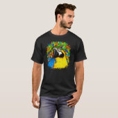Goud en blauw Macaw Parrot Fantasy Dark T_shirt T-shirt (Voorkant volledig)