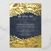 Goud en marineblauw We trekken nog steeds Jubileum Folie Uitnodiging (Voorkant)