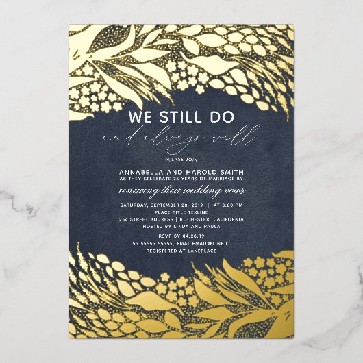 Goud en marineblauw We trekken nog steeds Jubileum Folie Uitnodiging (Voorkant)